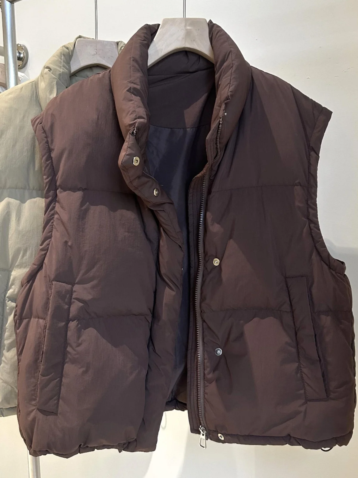 Пуховик жилет с воротником-стойкой утепленный зимний Универсальный пуховик в