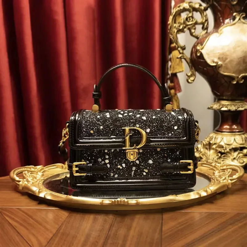 

2023 новые модные сумки-мессенджеры на одно плечо, маленькая квадратная сумка из 100% натуральной кожи, женская сумка, роскошные дизайнерские к...