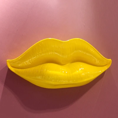

Creative Big Lip Sculpture Decoration Modern Red Lips Ornaments for KTV Bar Club Resin Theme Wall Decoration 56cm