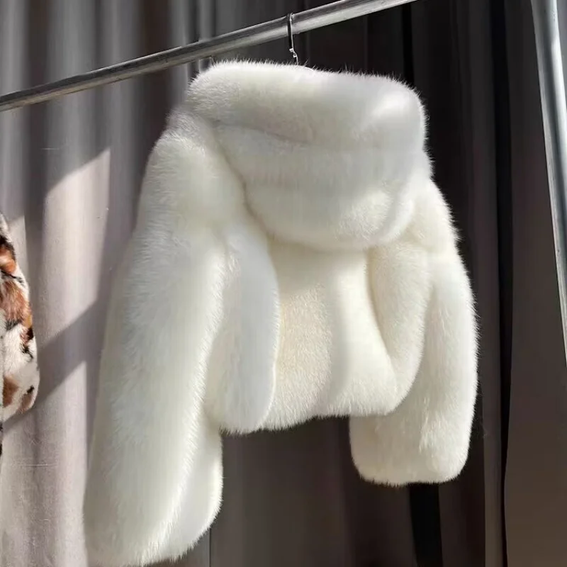 Плюшевое пальто из лисьего меха