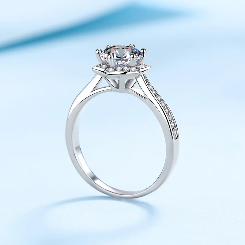 Дизайнерские ювелирные изделия Леди Белое золото 18 карат VVS1 D Цвет 1 Муассанит