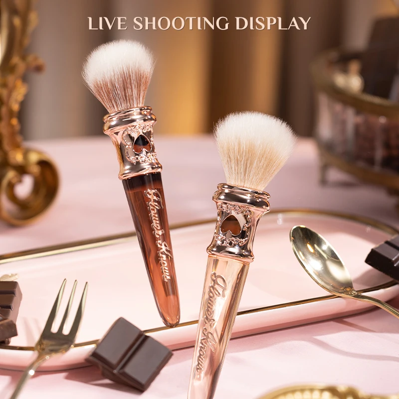 Flower Knows Chocolate Wonder-Shop Cosmetic Brush Face Brush Highlighter Bronzer Contour Soft Makeup Brush
