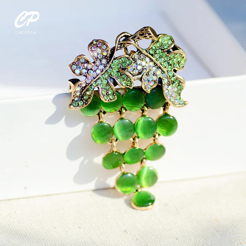 

Fashion fruit brooch creative high-end alloy cat's eye green grape corsage suit accessories brooch