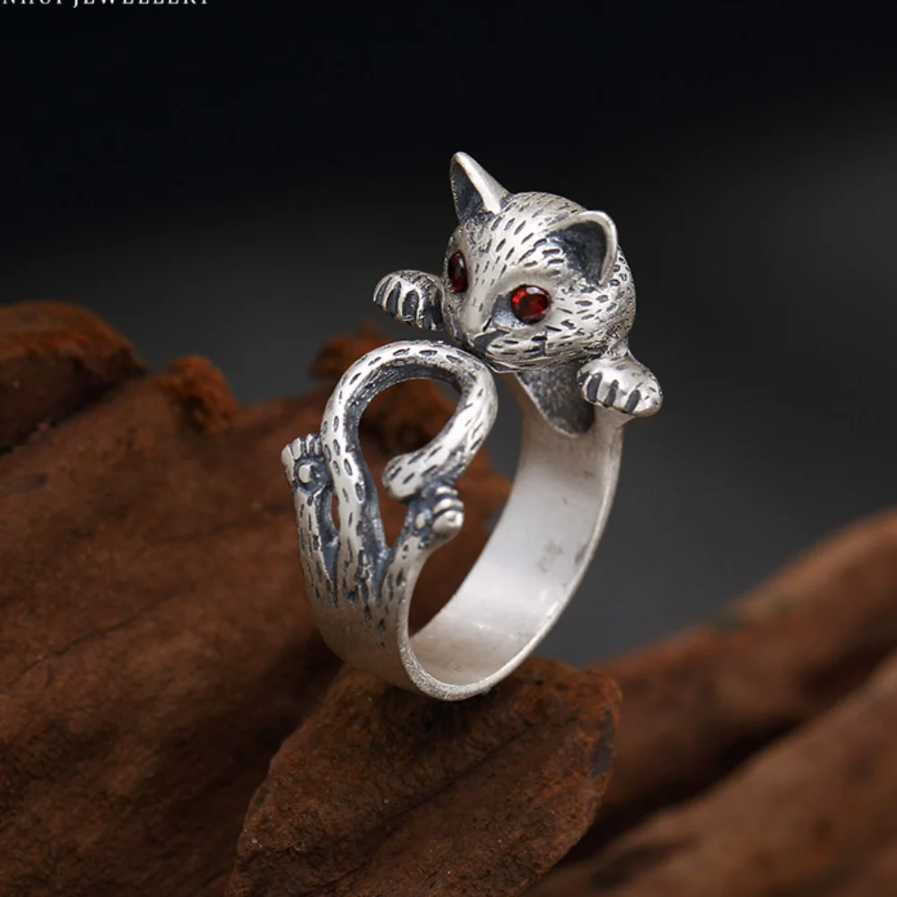 

Кольцо регулируемое с фианитом в виде кошки на годовщину