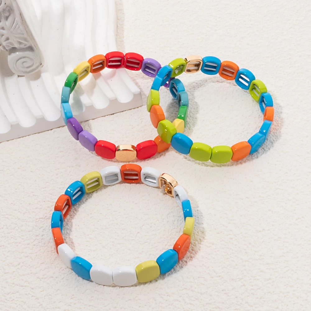 Женский браслет из бисера