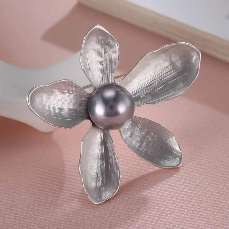 

Fashion Vintage Brooch For Women Five Petals Flower Brooches Pin Accessories Office Party Dress Bag Buckle Pins Brooch Jewelry