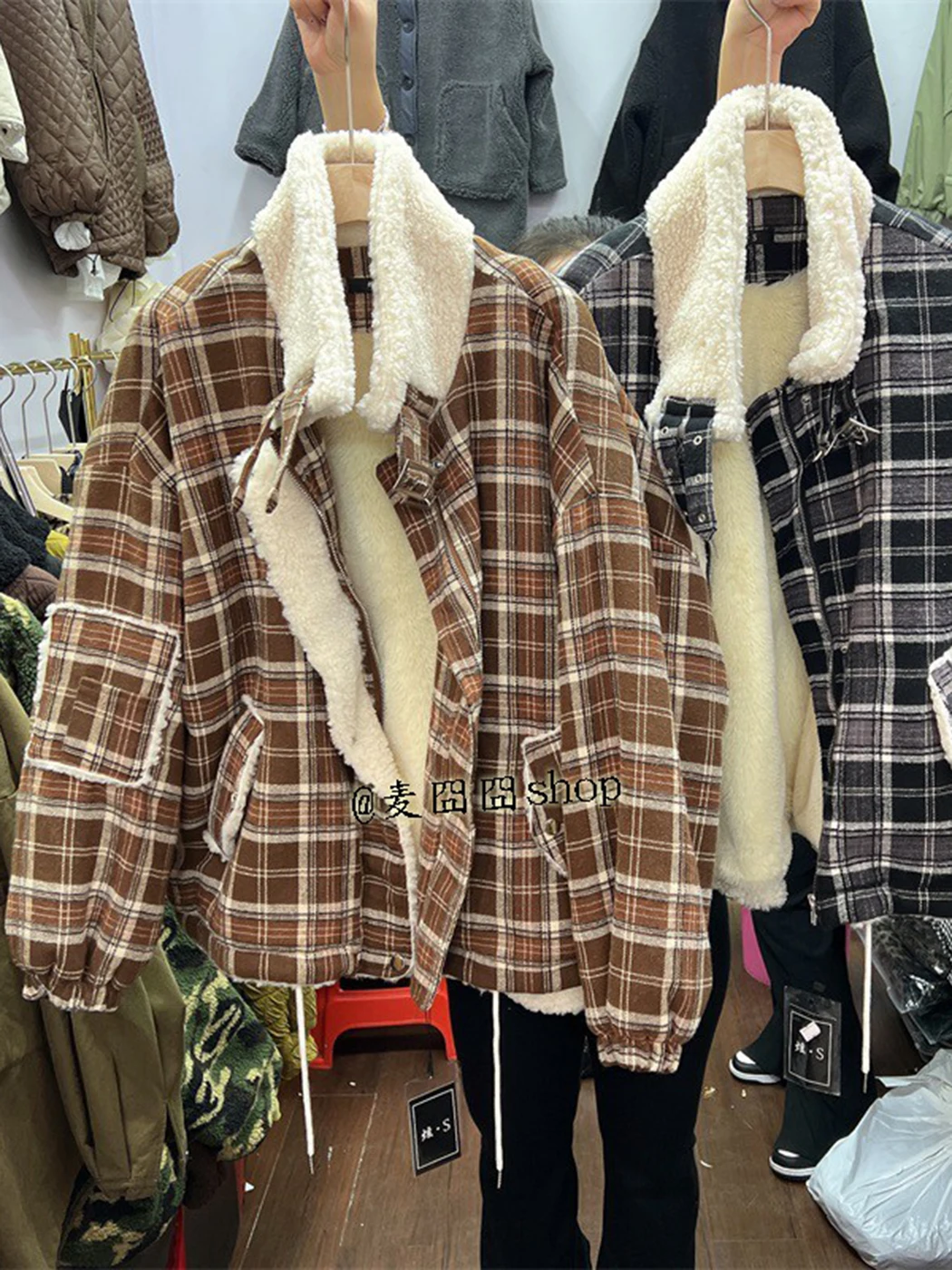 

2022 Winter Auutmn Plaid Patchwork Warm Jacket Women Fashion Turndown Collar Fake Rabbit Hair Thickened Jacket Female