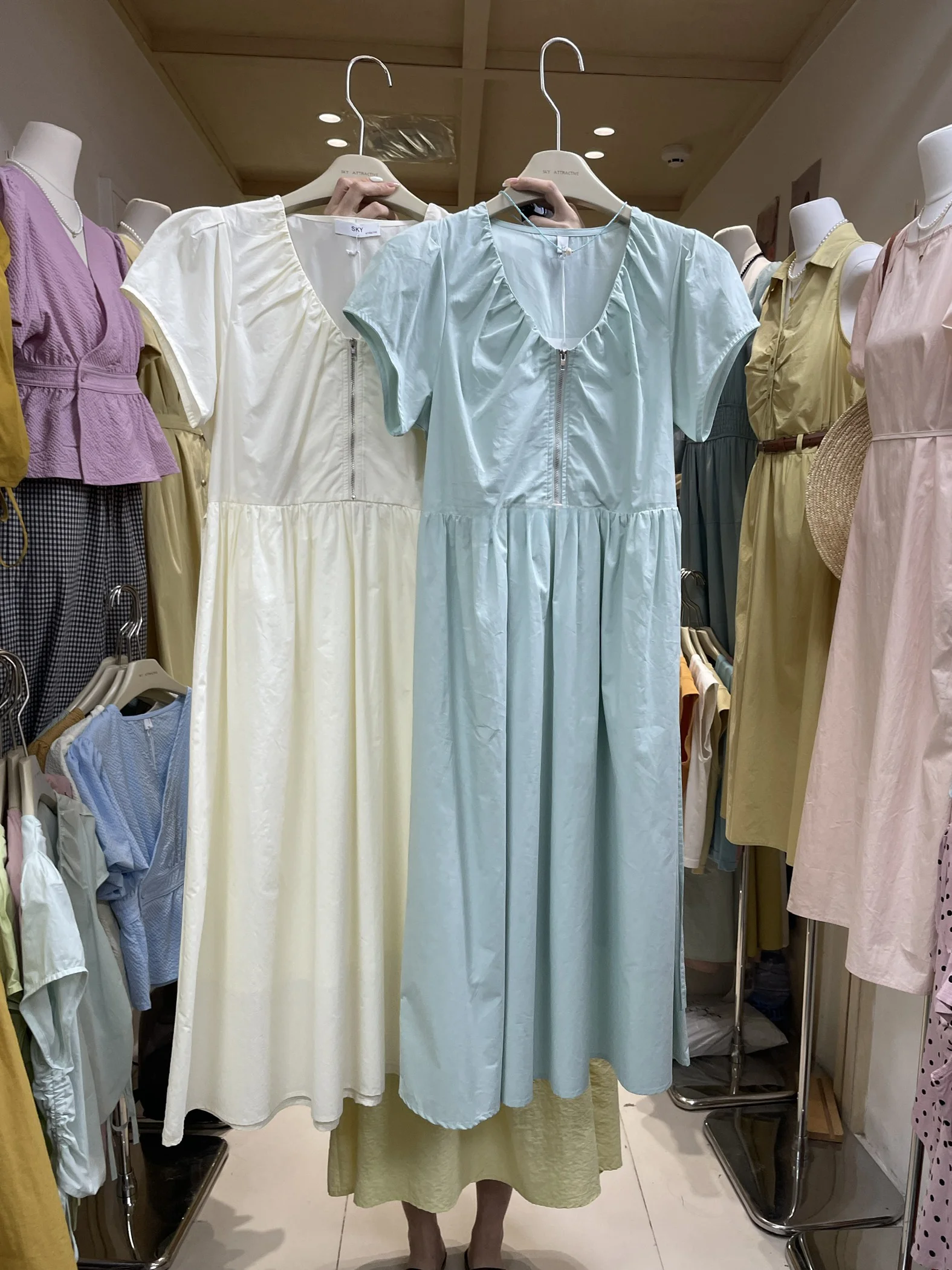 Sky Summer Korean Series Temperament V-neck Pleat Sense Puff sleeve Dress Gentle Wind Sweet Waist Hugging Short sleeve Long d... |