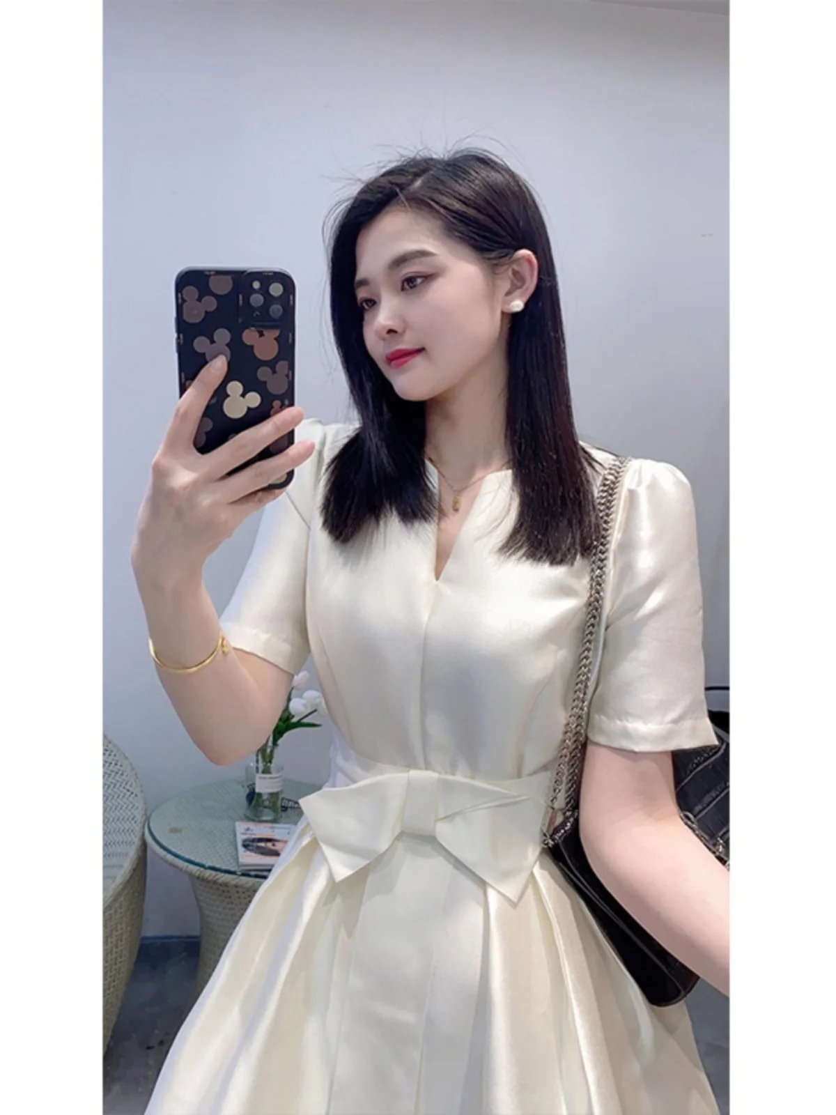 

Age reducing fashion niche design sense super Xiansen series light luxury high-end sense acetate satin white dress summer