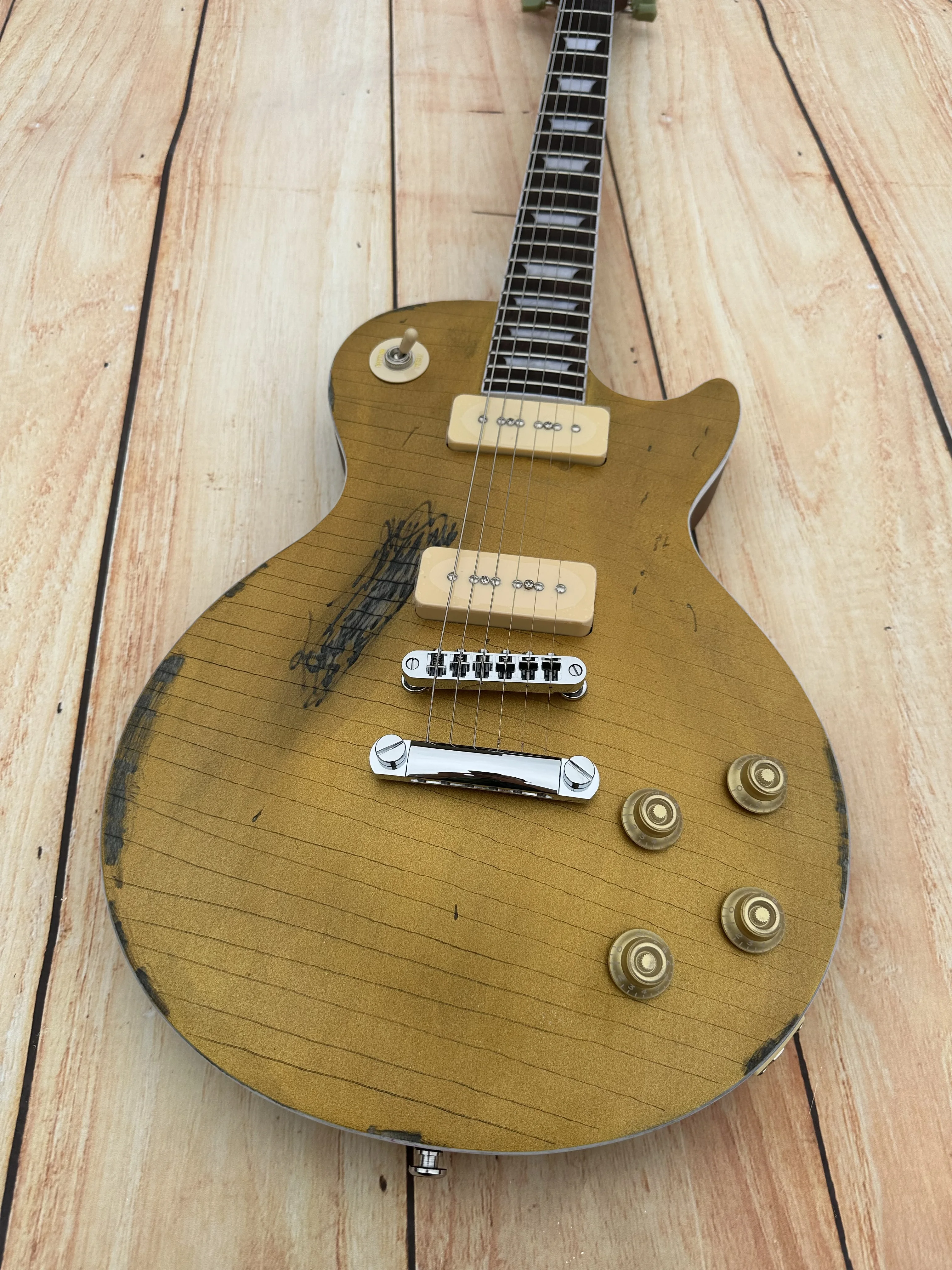 Стандартная электрогитара золотой матовый потрепанный корпус импортная