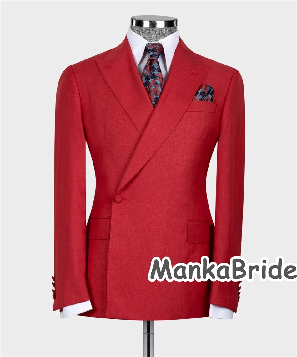 Рисунок 5 - Двубортные красные мужские костюмы