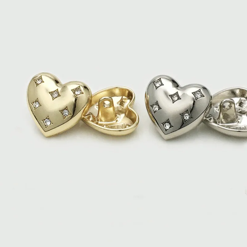 Металлические пуговицы в форме сердца 4 шт