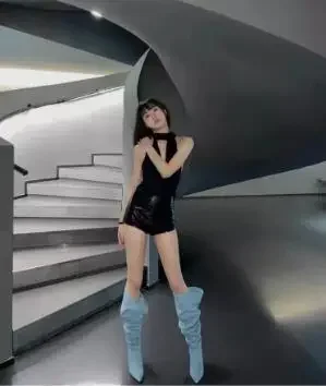 Новые девушки Темно-синие Черные Джинсы Джинсовые Острый Носок 6 СМ Квадратные