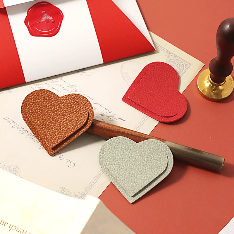 Фотоальбом из искусственной кожи с сердечками