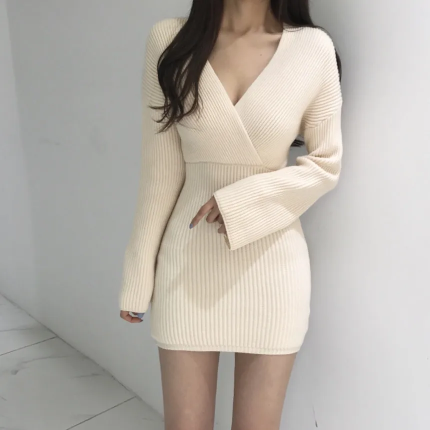 Купи Knitted Sweater Dress Women Chic French Style Criss-Cross V-Neck Sexy Solid Ladies Bodycon Dress Autumn Elegant Vestidos за 1,316 рублей в магазине AliExpress