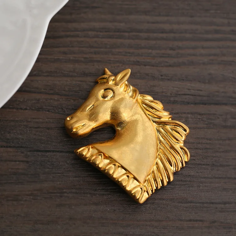 

Retro geometric brooch female fashion trend three-dimensional animal horse sweater coat brooch
