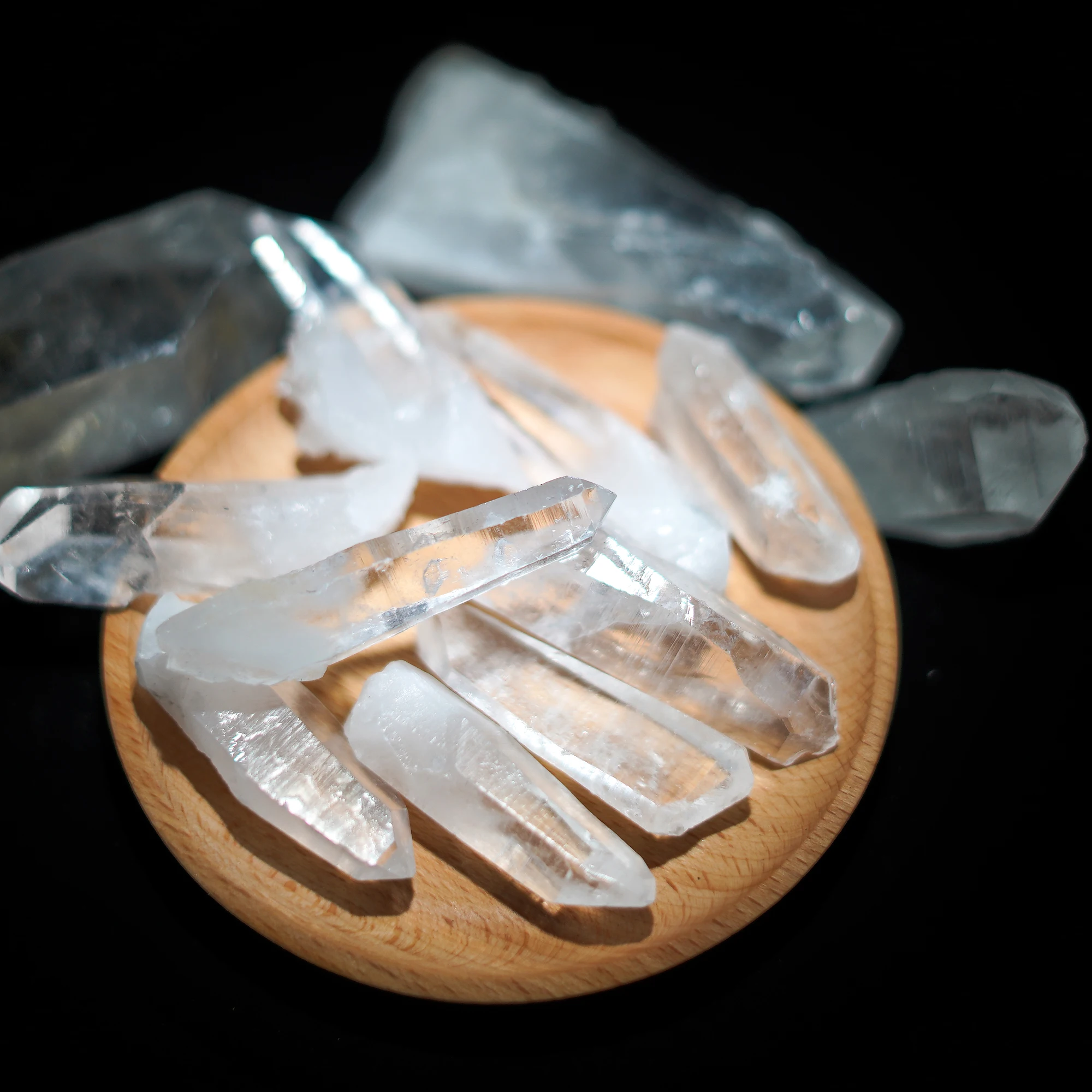 

Natural Clear Crystal Points Healing Energy Quartz Reiki Wand Energy Stone Decoration Collectables DIY Craft Random Size
