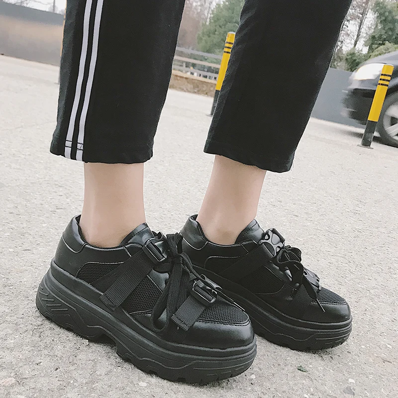 Summer Student Mesh Breathable and Comfortable Thick Bottom Solid Color Lace-Up Ladies Casual Sports Shoes Running Shoes.