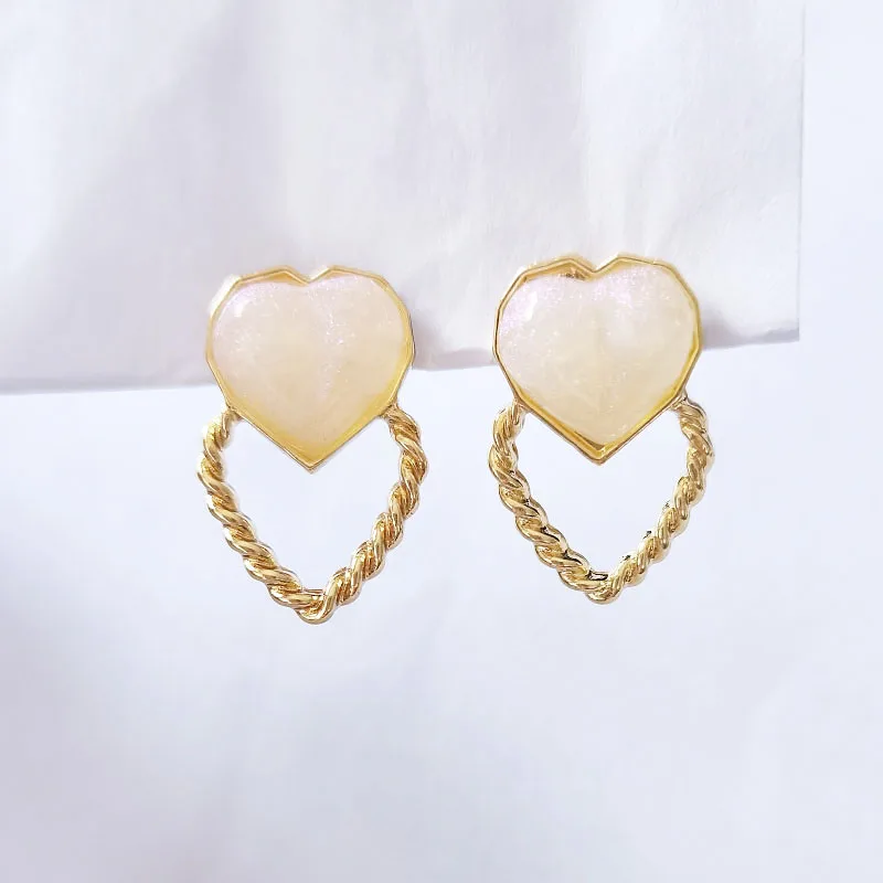 

Beige Acrylic Heart Stud Earrings for Women Gold Color Metal Hollow Love Heart Female Ear Decoration aretes de mujer modernos
