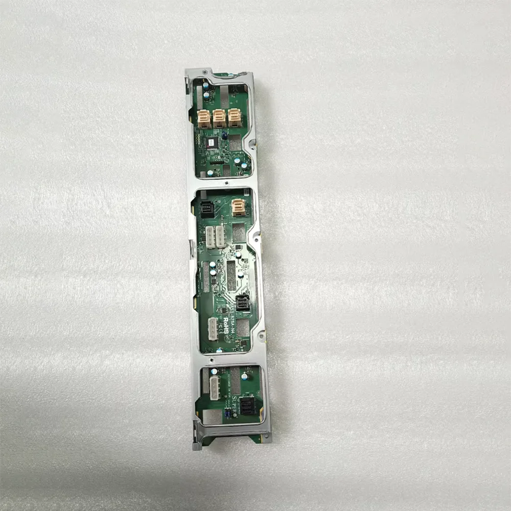 Фото 12-дисковая задняя панель для жестких дисков поддерживает 4 NVMe или 12 SATA BPN-SAS3-826A-N4 №1