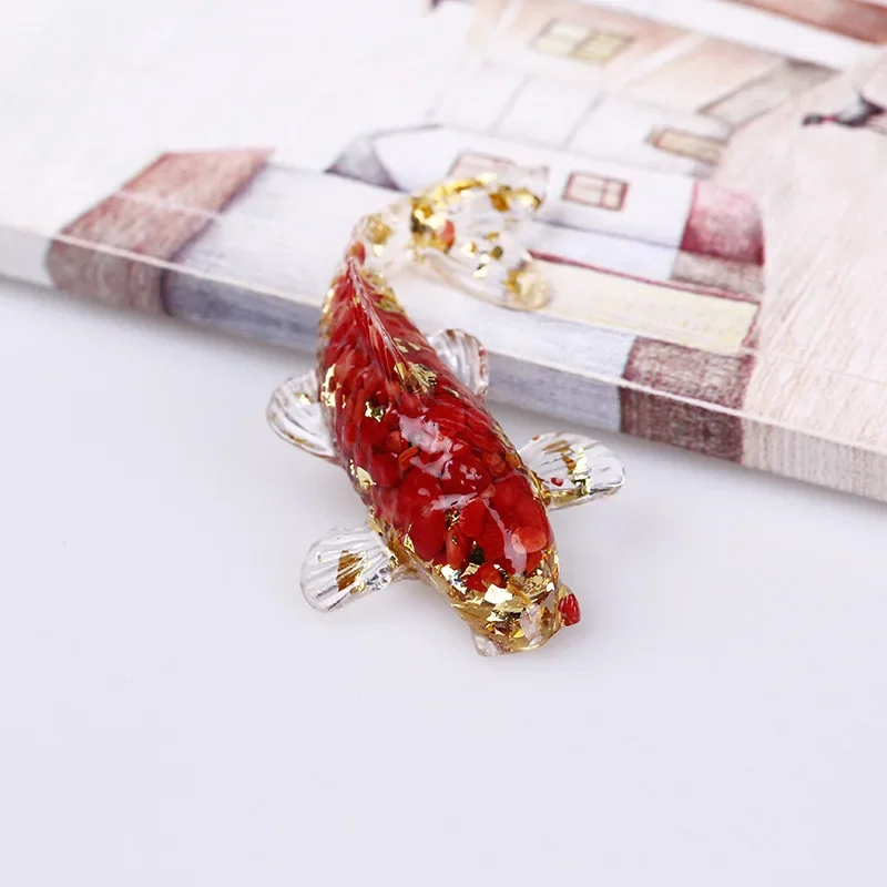 

Искусственные рыбки кои из камня