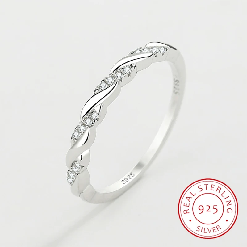 Женское кольцо из серебра 2022 пробы с кристаллами |