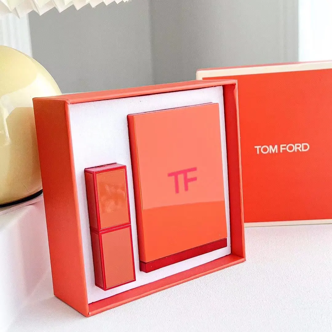 

Original Tom Ford Limited Edition 04 Suscion Eyeshadow ang 16 Scarlett Red Suit