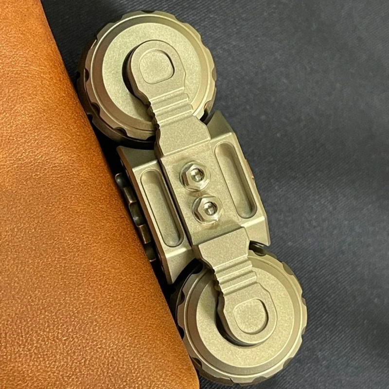 Second-Hand out-of-Print EDC Chariot Small Roller Fingertip Gyro Titanium Alloy Copper Material Luminous Effect enlarge