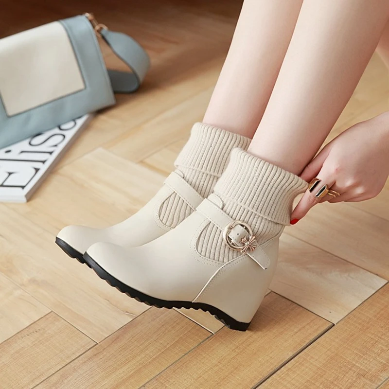 European and American Autumn and Winter Korean New Simple and Sweet Side Buckle Thick Heel Large Single Shoe New 2022 Fashion