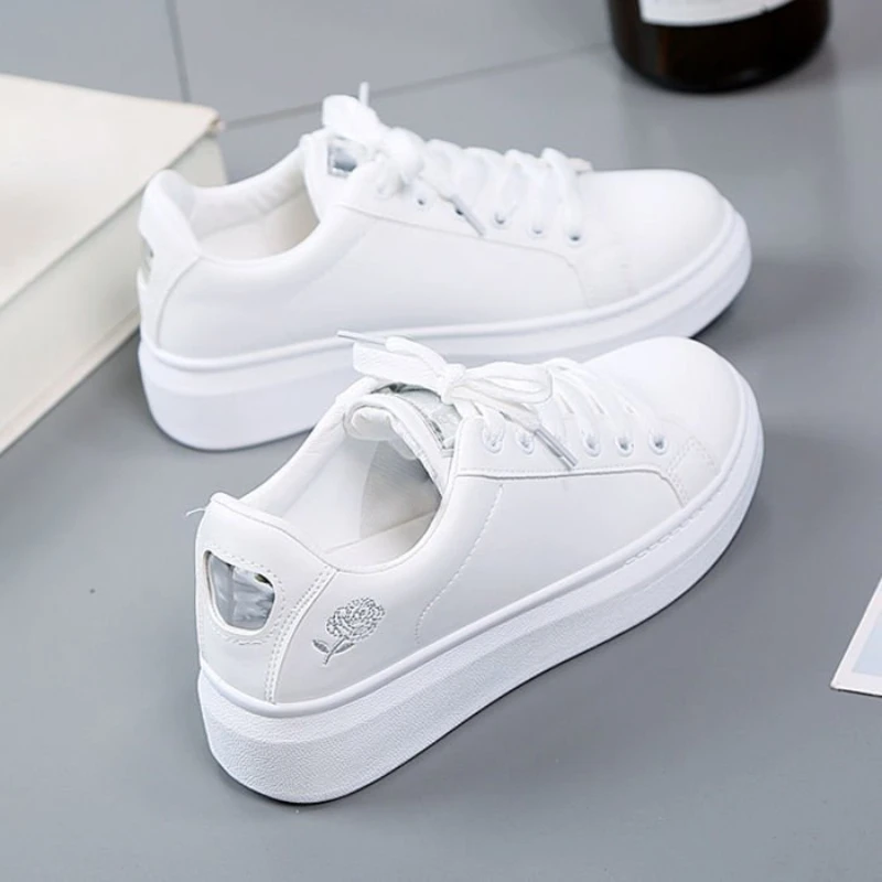 

Women Rose Embroidered Front Skate Shoes Lace-up 2023 Summer Fashion Vacation New Outdoor Women Sneakers Leisure Shoes