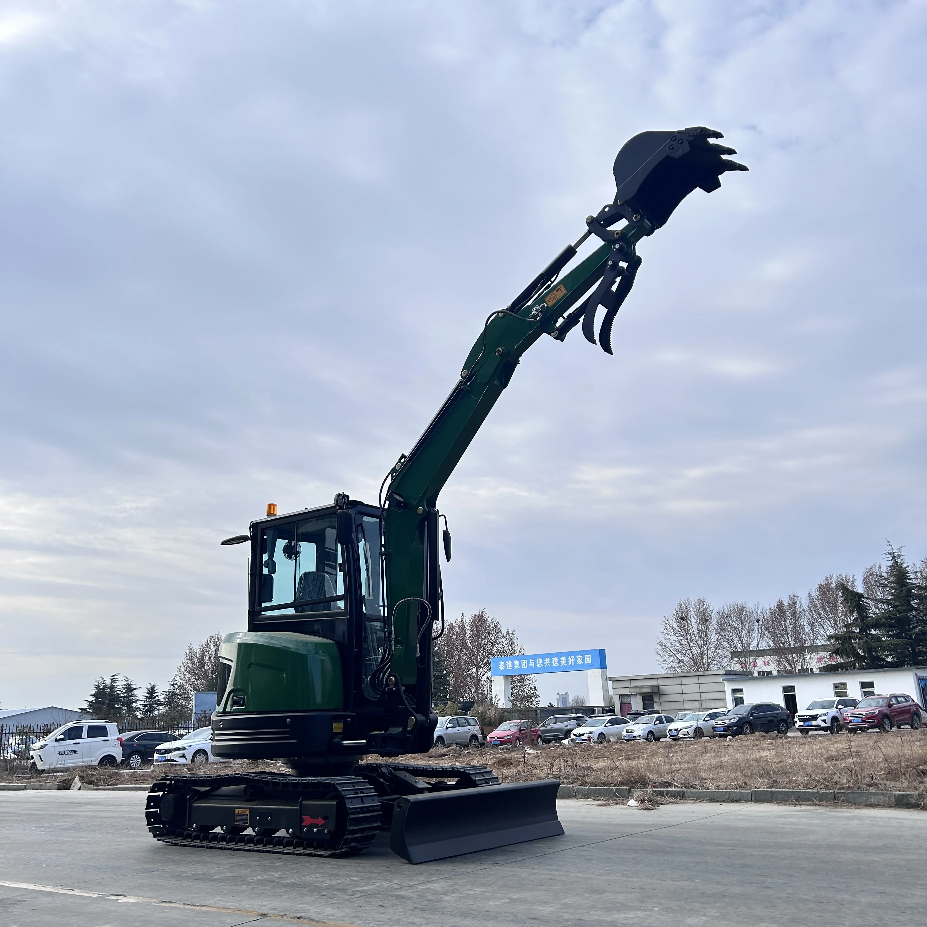 Фото Компактный гусеничный экскаватор OKW-35U, 3,5 тонны, гидравлический мини-экскаватор для ландшафтных и сельскохозяйственных проектов. №5