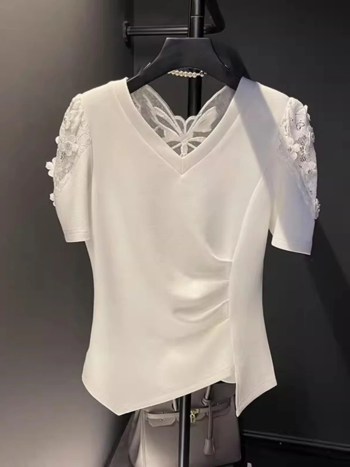 Шикарная темпераментная белая футболка с короткими рукавами женская летняя 2024