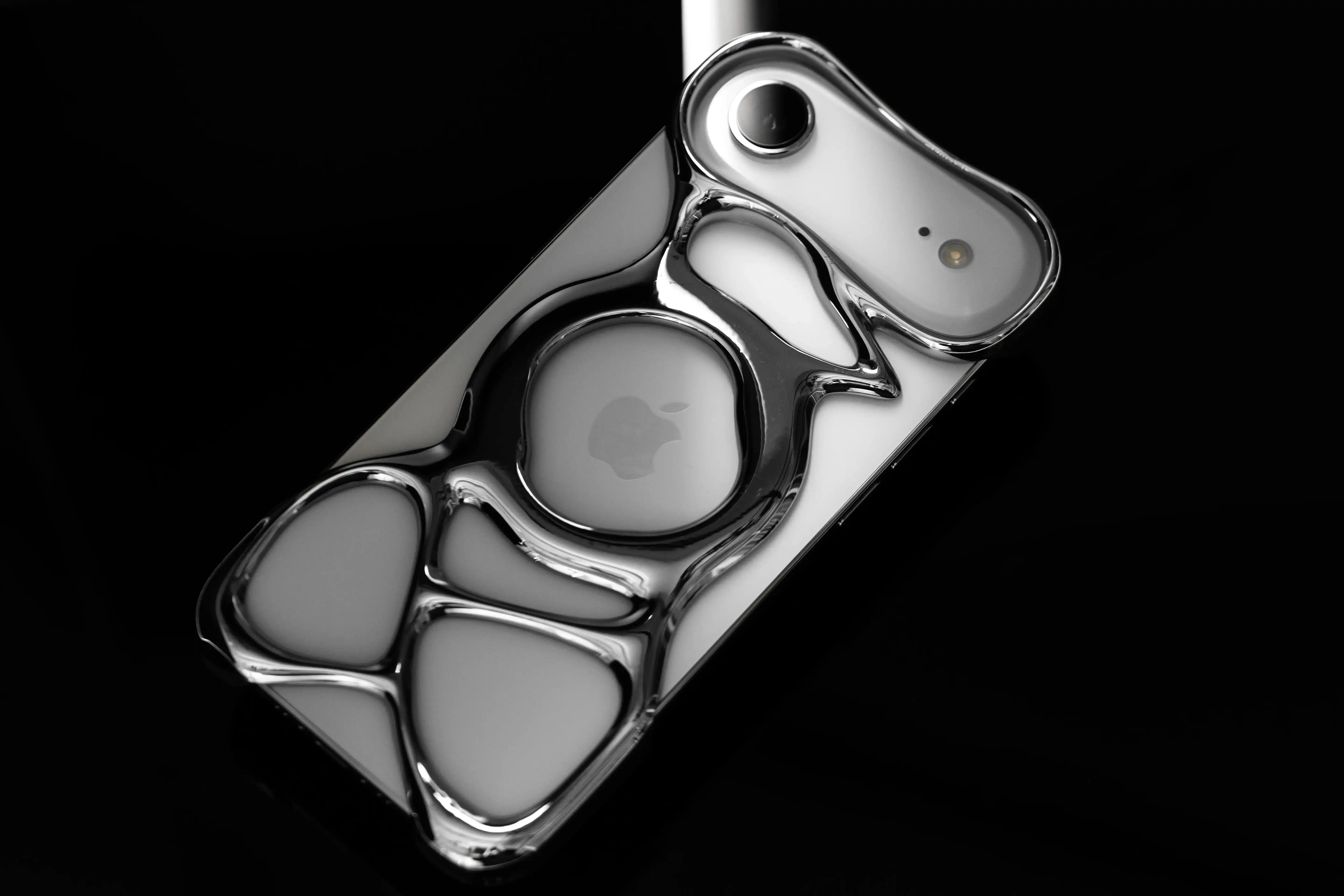 Фото Чехол Angry Miao Emptiness для iPhone 17, iPhone Air, премиум-класса, с покрытием из поликарбоната, совместимый с MagSafe, в стиле жидкого металла, с дизайном скелета №5