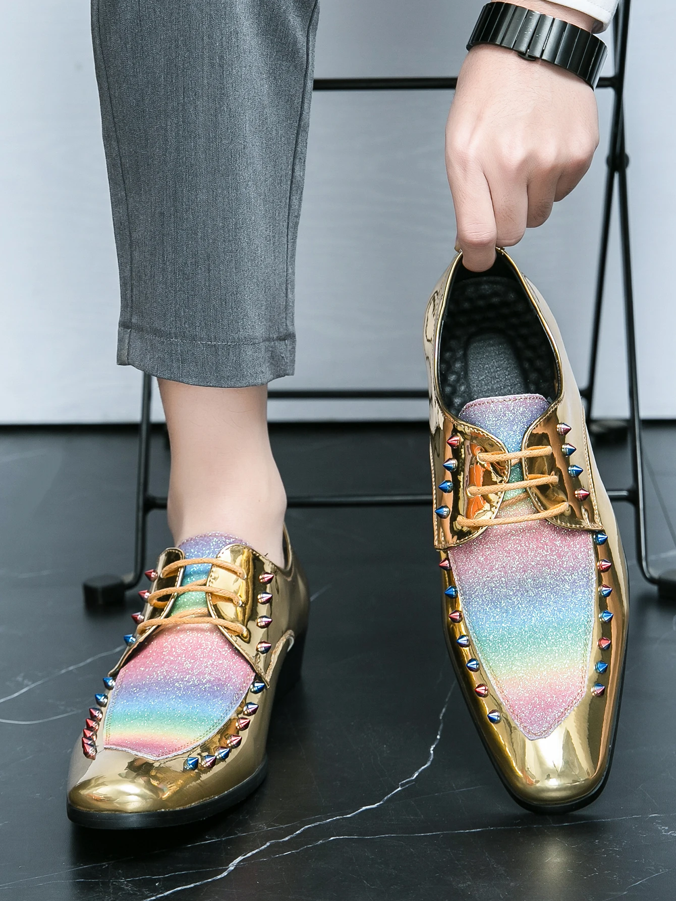 Мужские лоферы с заклепками Bling Gold Glitter круглым носком без шнуровки на плоской