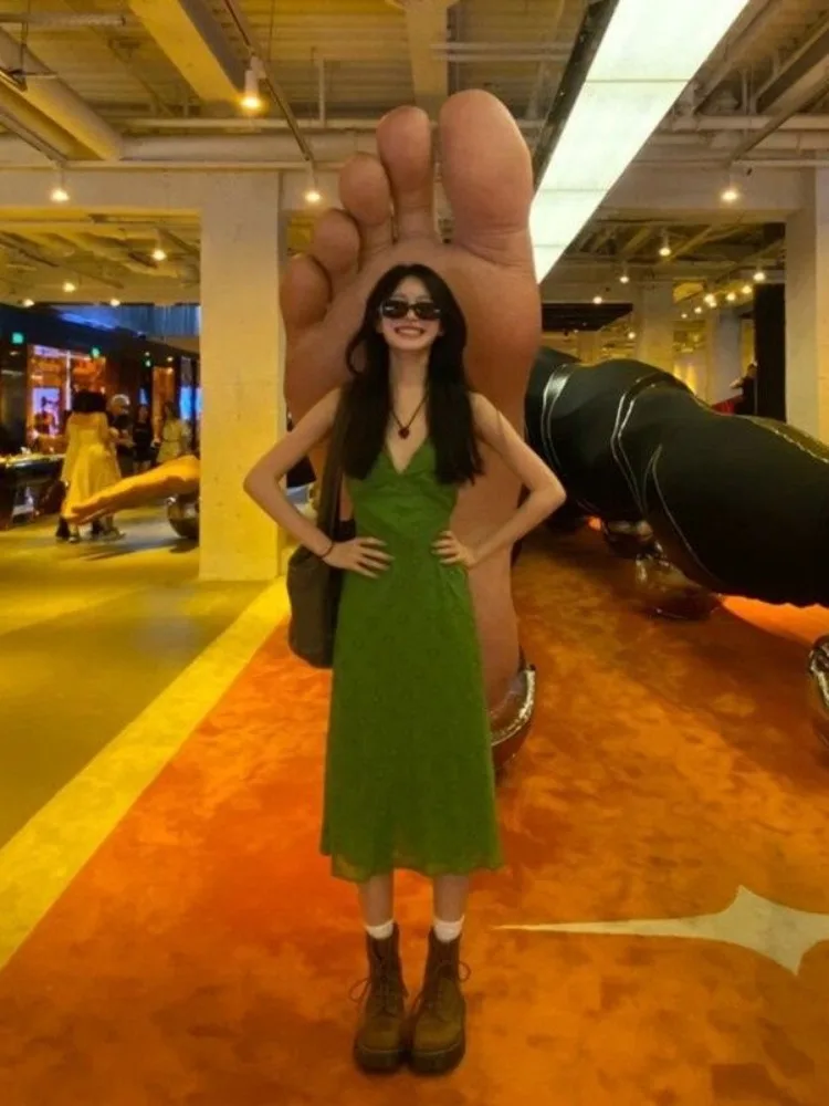 Женское винтажное платье с принтом зеленое без рукавов V-образным вырезом