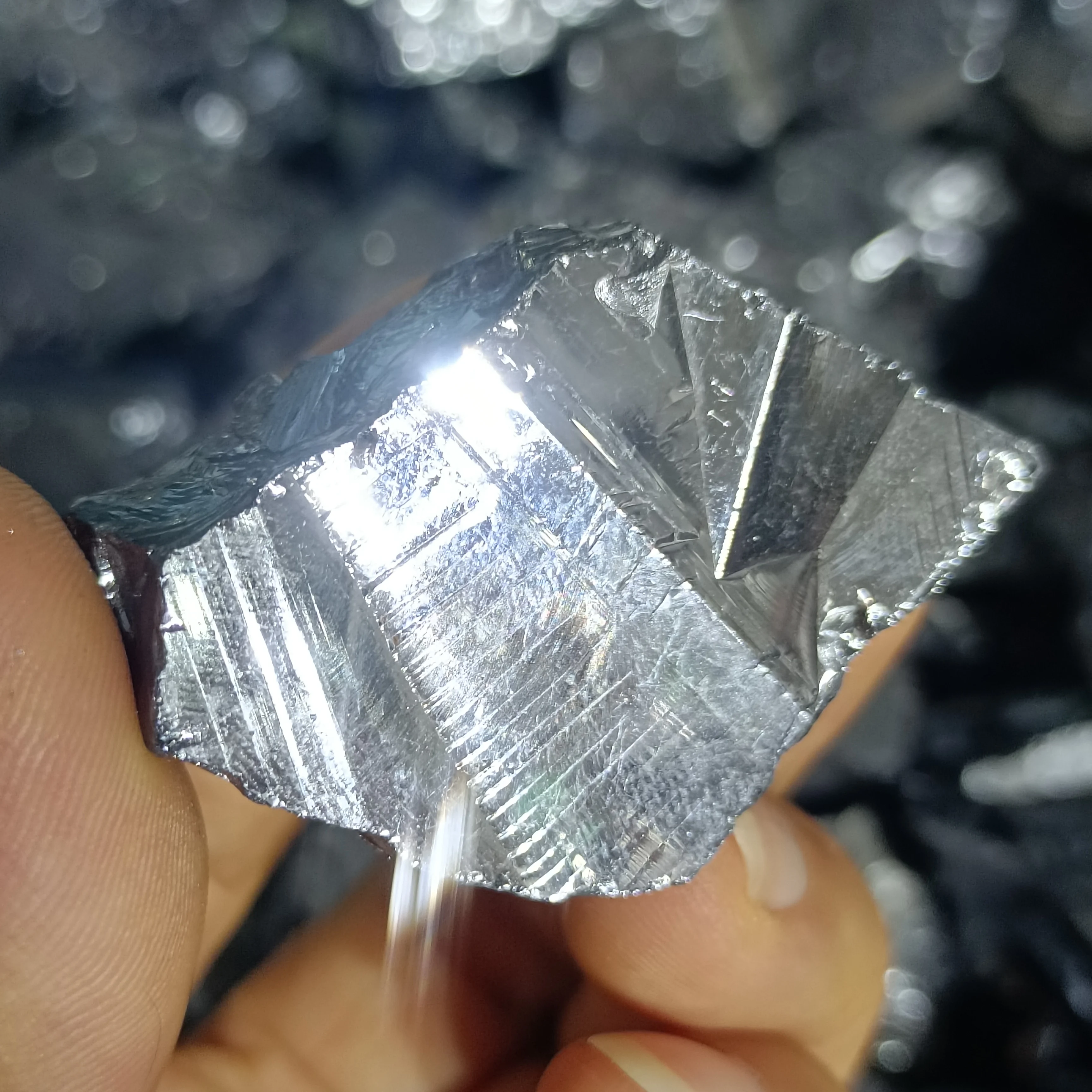 

Natural titanium Hertz raw stone Crystal Energy Home Office DIY decorative gift