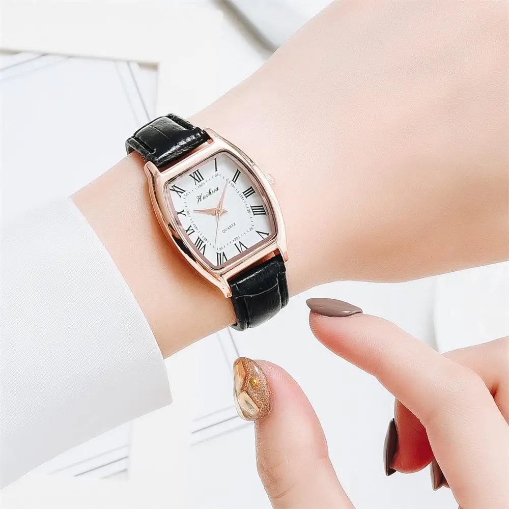 

Retro Rectangle Exquisite Watches Women Fashion Quartz Ladies Wristwatches 2020 Hot Simple Woman Leather Clock with Roma Scale