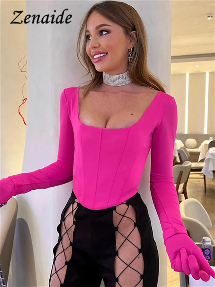 

Женская футболка с длинным рукавом, квадратным вырезом и перчатками