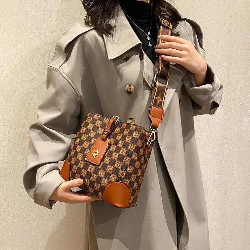 Popular Bag 2023 New Fashionable Crossbody Bag Box Popular Bucket Bag