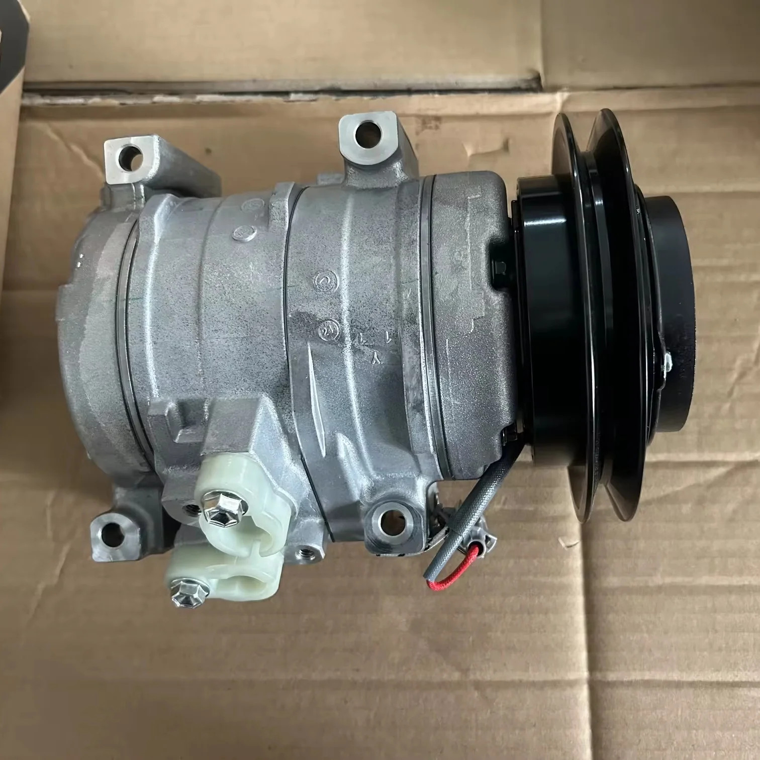 Запасные части для экскаватора LIUGONG CLG933 компрессор 46C0752