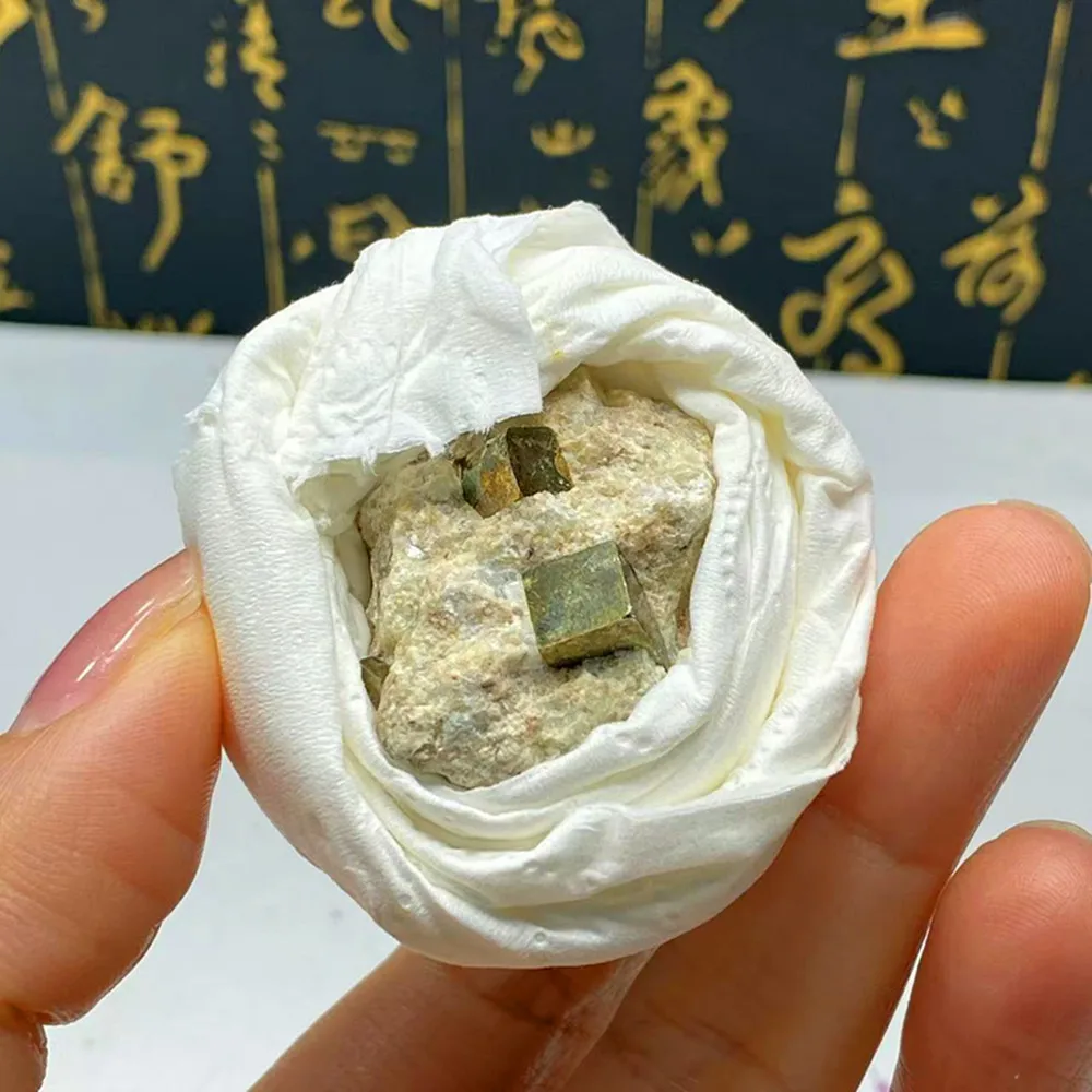 Индийский ззолит сырой камень образец минерала минеральный кристалл