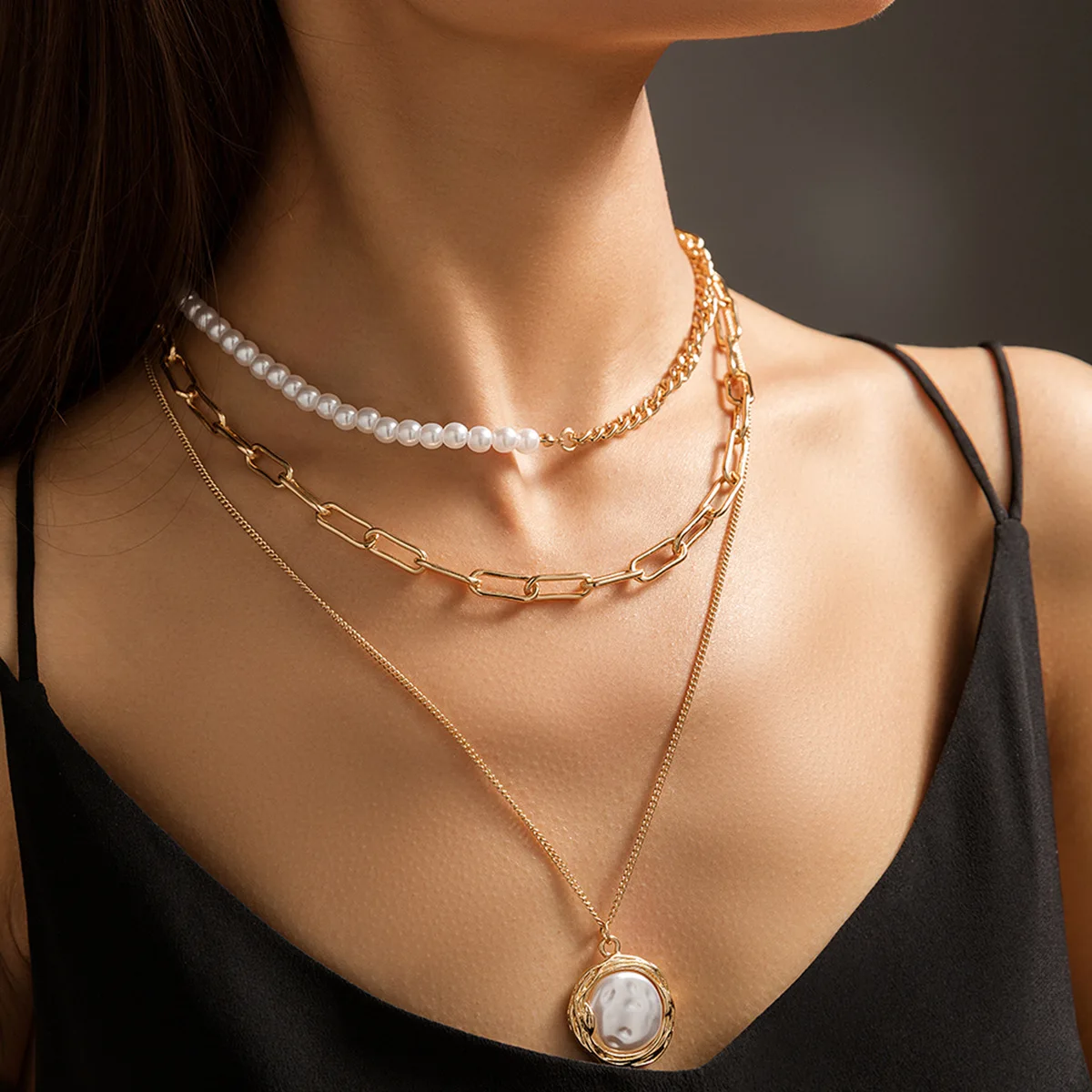 

Vintage Necklace for Women Simple Pure White Pearl Multi-layered Necklace Versatile Metal Geometric Choker Collarbone Chain