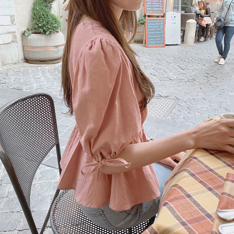 

Женская винтажная Блузка с V-образным вырезом, однотонная приталенная плиссированная блузка с короткими рукавами-фонариками, со шнуровкой, в французском стиле, на лето