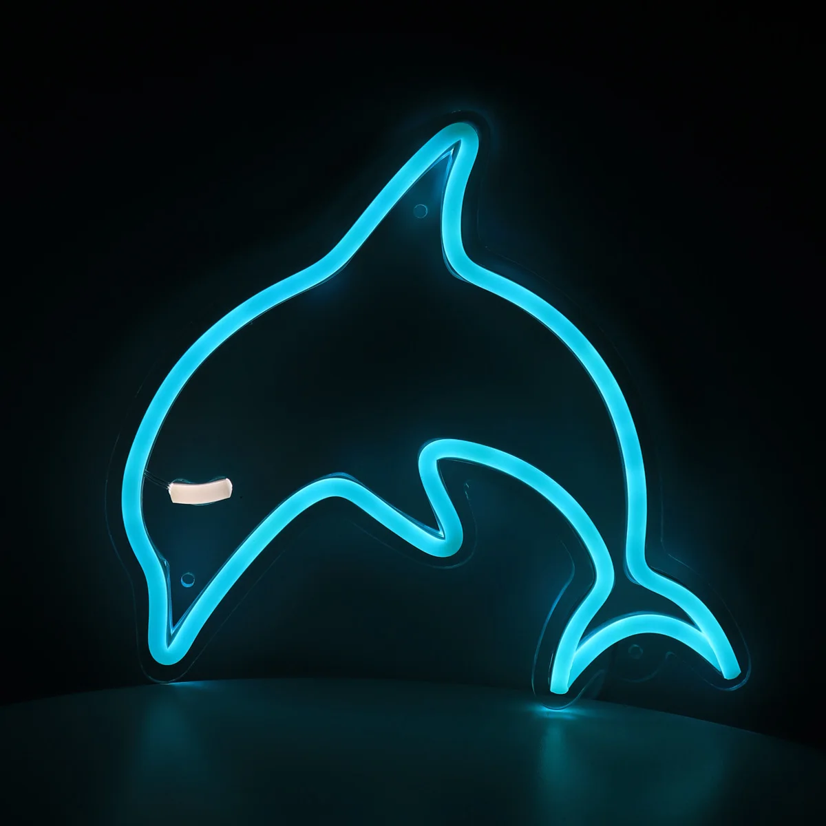 Рисунок 4 - неоновая вывеска в виде дельфина для украшения комнаты