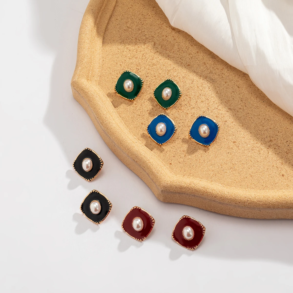 

Retro Geometric Stud Earring For Women Baroque Imitation Pearls Accessories Vintage Elegant Earring 2022 Trendy New Jewelry