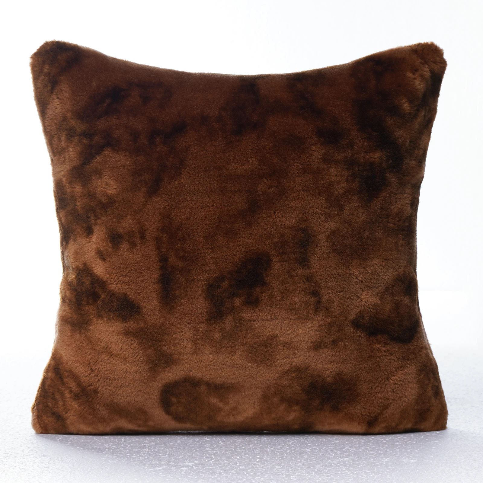 

Декоративная наволочка для дивана с животным принтом