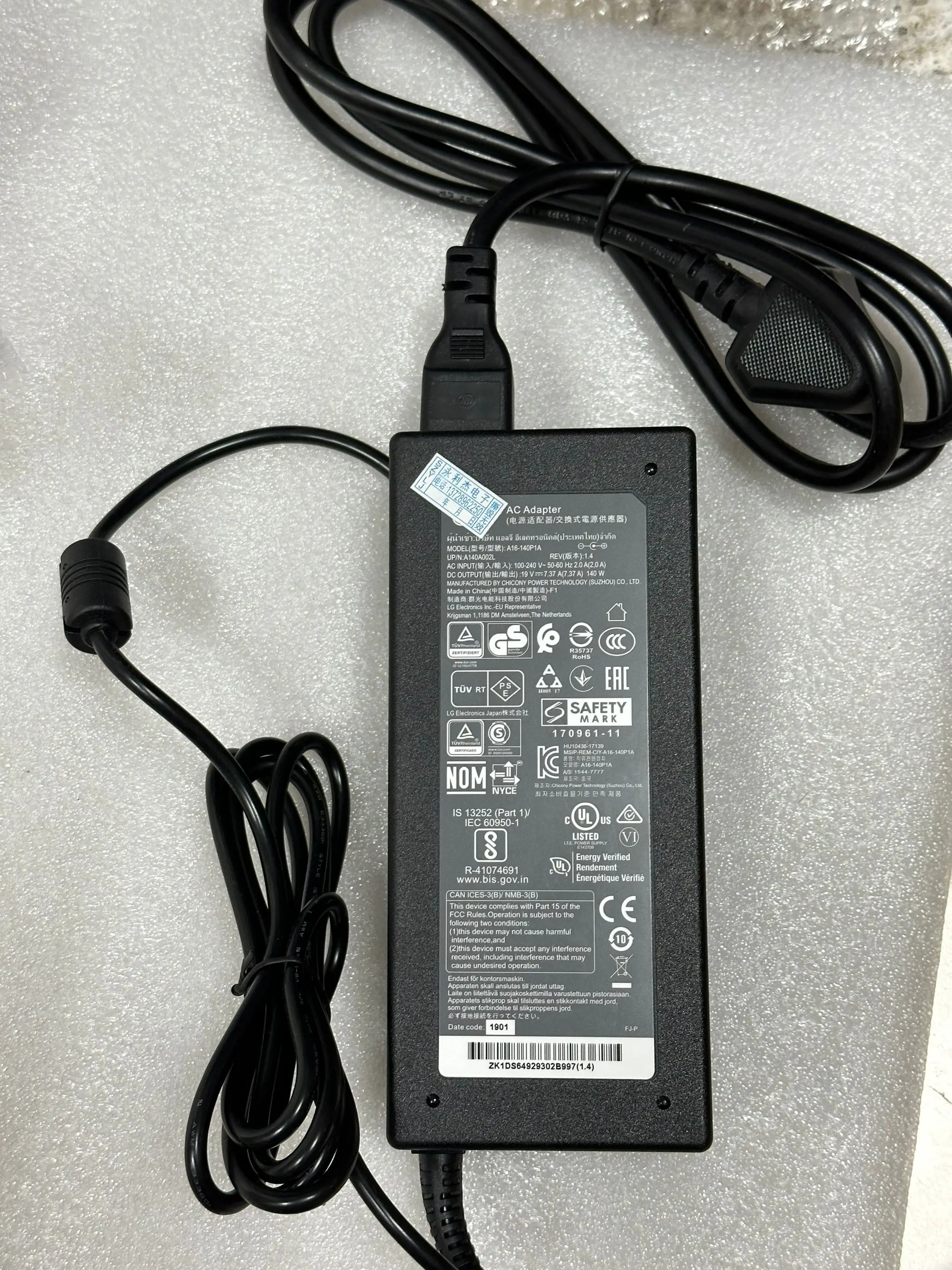 Оригинальная фотовспышка 140W 19V 7.37A