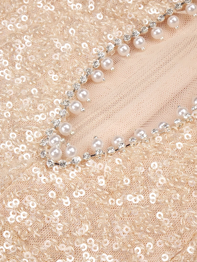 Платье русалки с структурированными лепестками цветов и цепочками на одно плечо