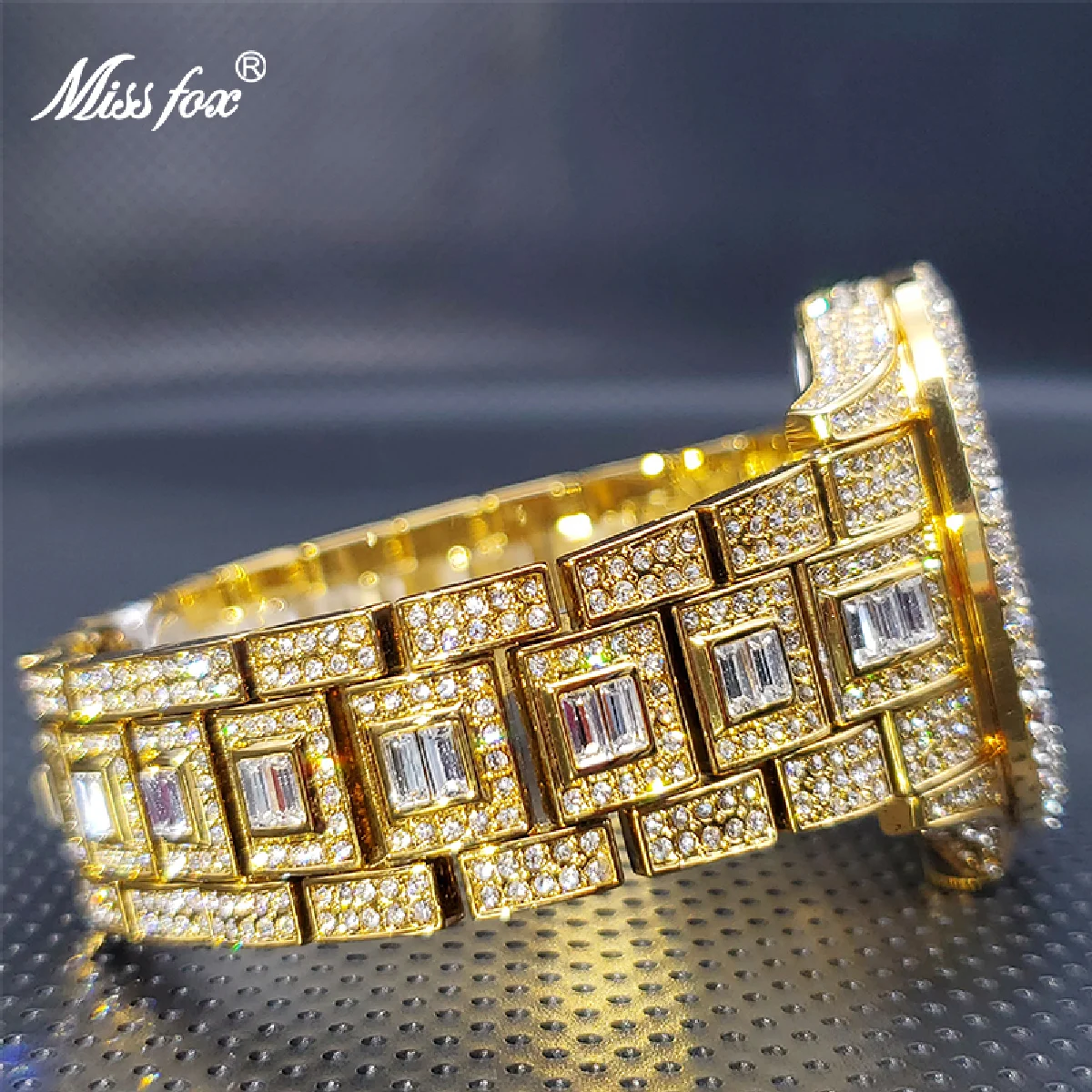 New Couple Luxury Moissanite Watches For Men  Unique Ice Blue Styless Arabic Number Waterpoof Quartz Watches For Women Male New