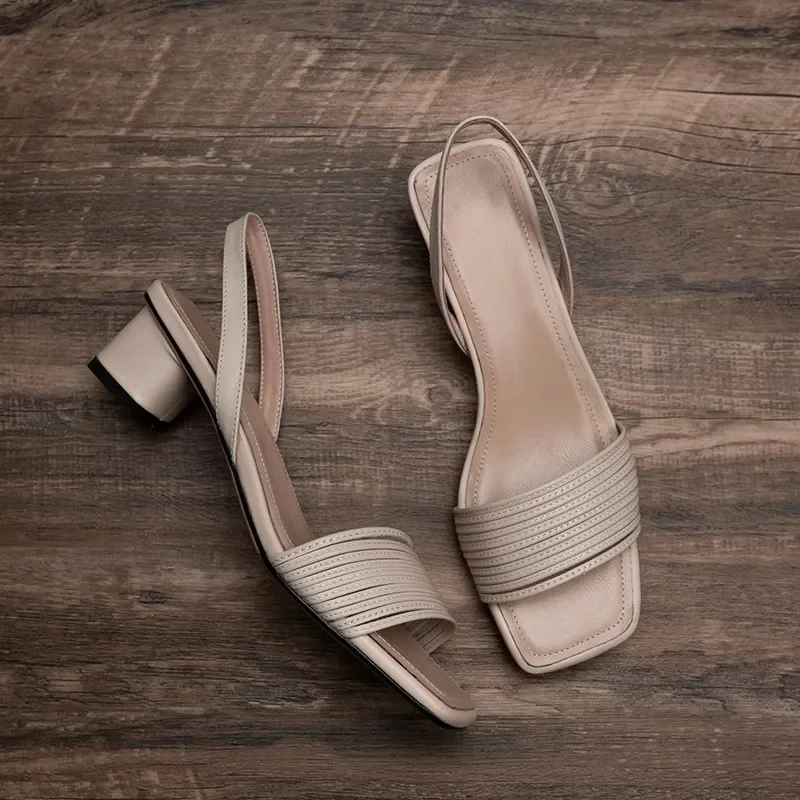 Рисунок 2 - Сандалии женские кожаные ручной работы